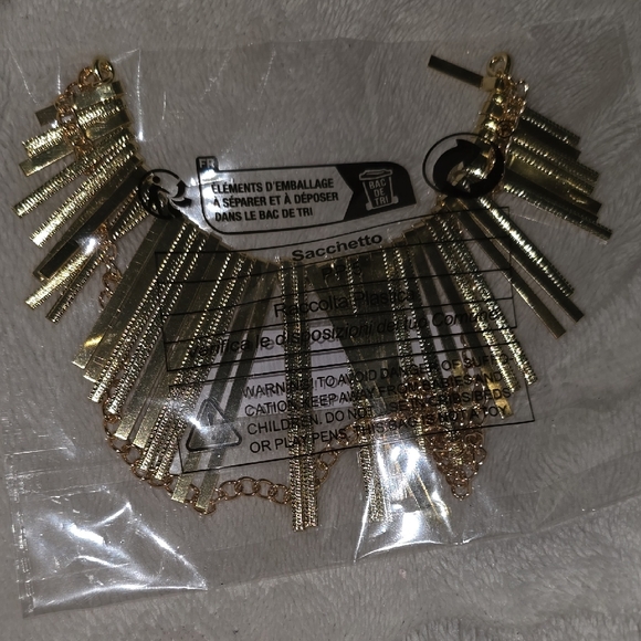 Elegant Gold Necklace - Picture 4 of 9